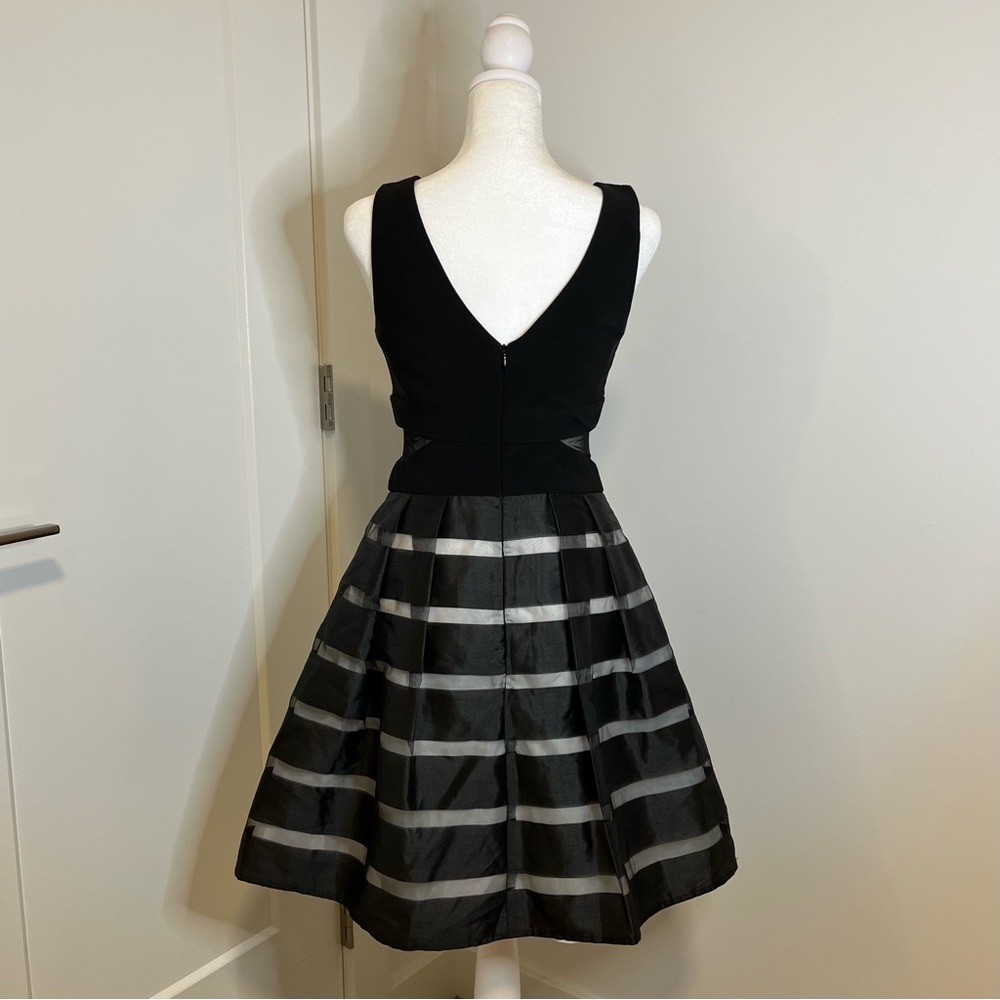 Xscape Black and Silver Crinoline Dress - Size 4 - FREE SHIPPING on Bundles $95+ - Picture 4 of 13